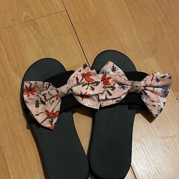 🌸Pink Flower Slippers🌸 - Picture 2 of 4